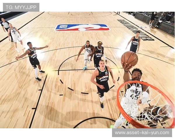 米切尔爆发单节连中三分，爵士反超比分